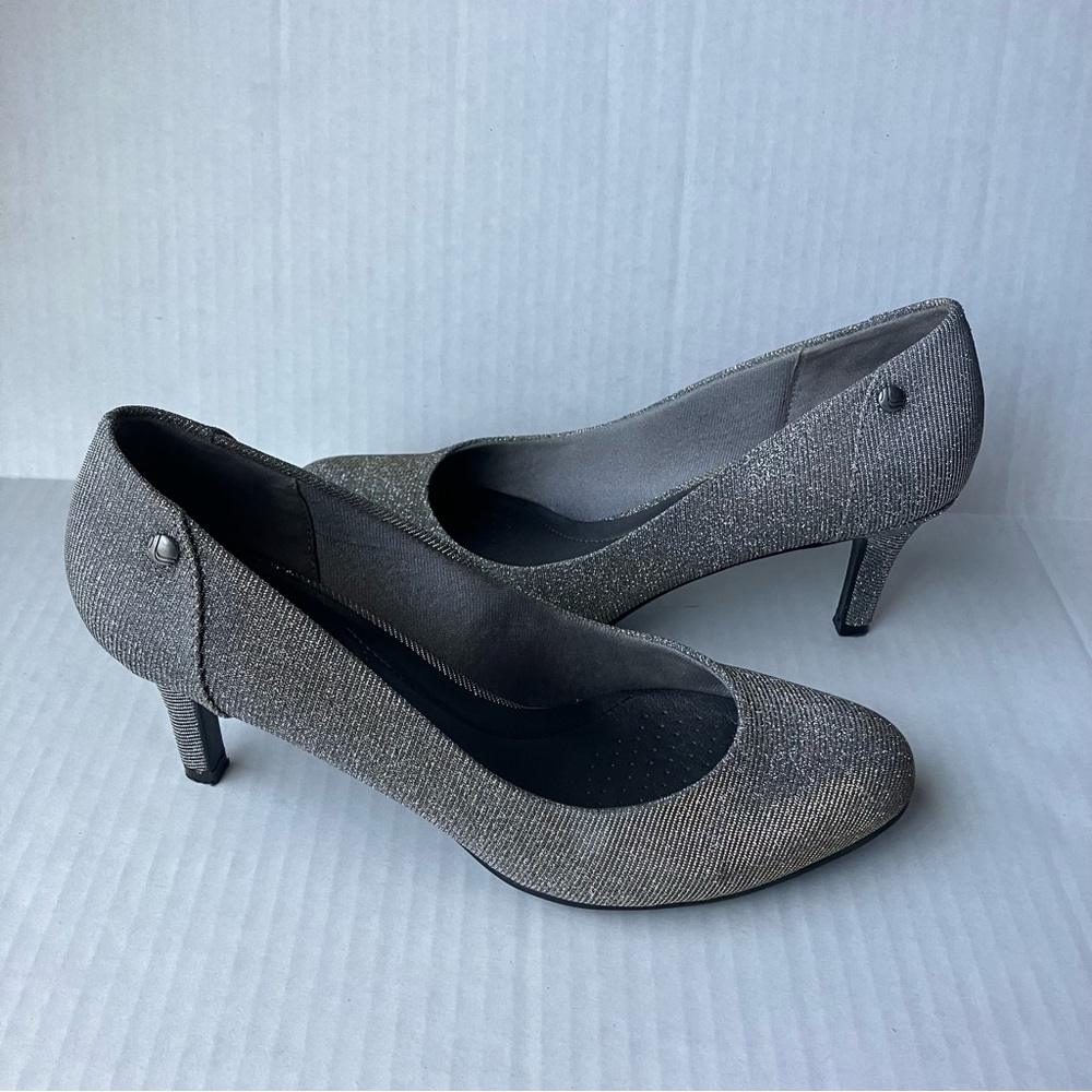 LifeStride Silver & Gold Sheen Pumps ✨